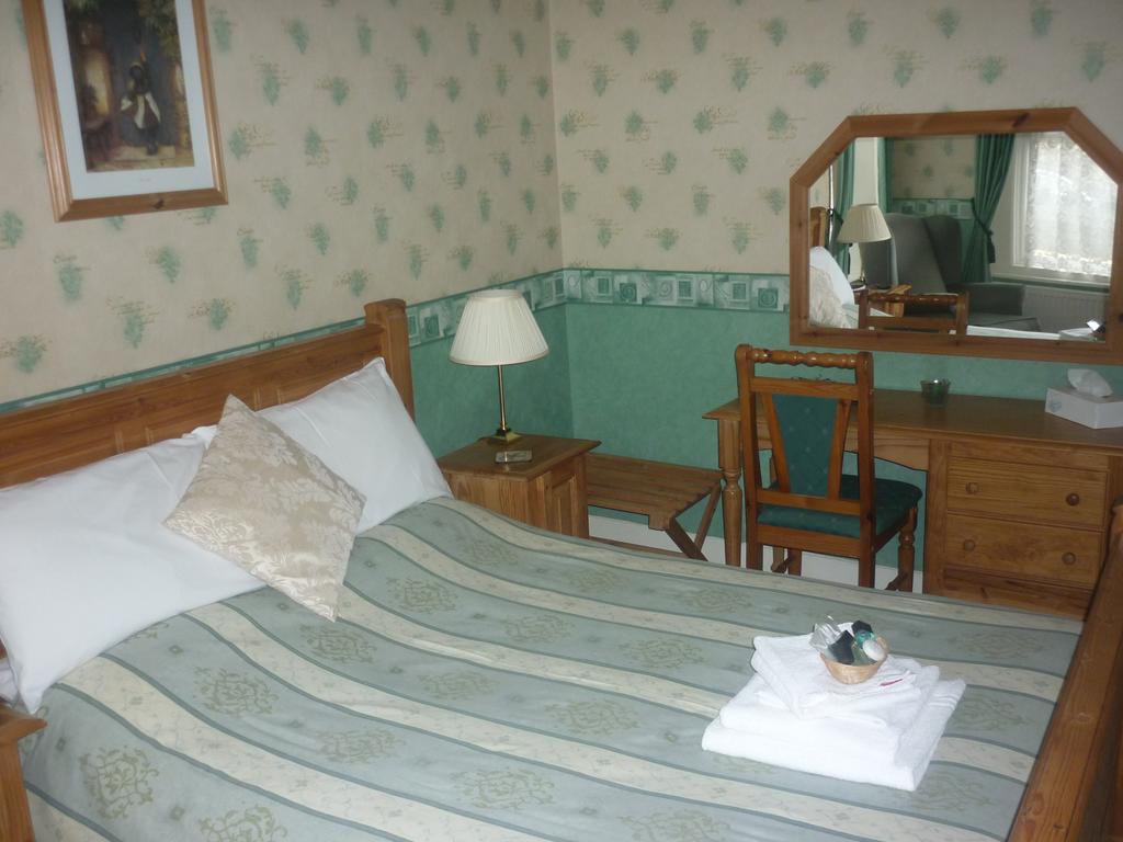 Bed and Breakfast Ashwood Grange Торки Экстерьер фото